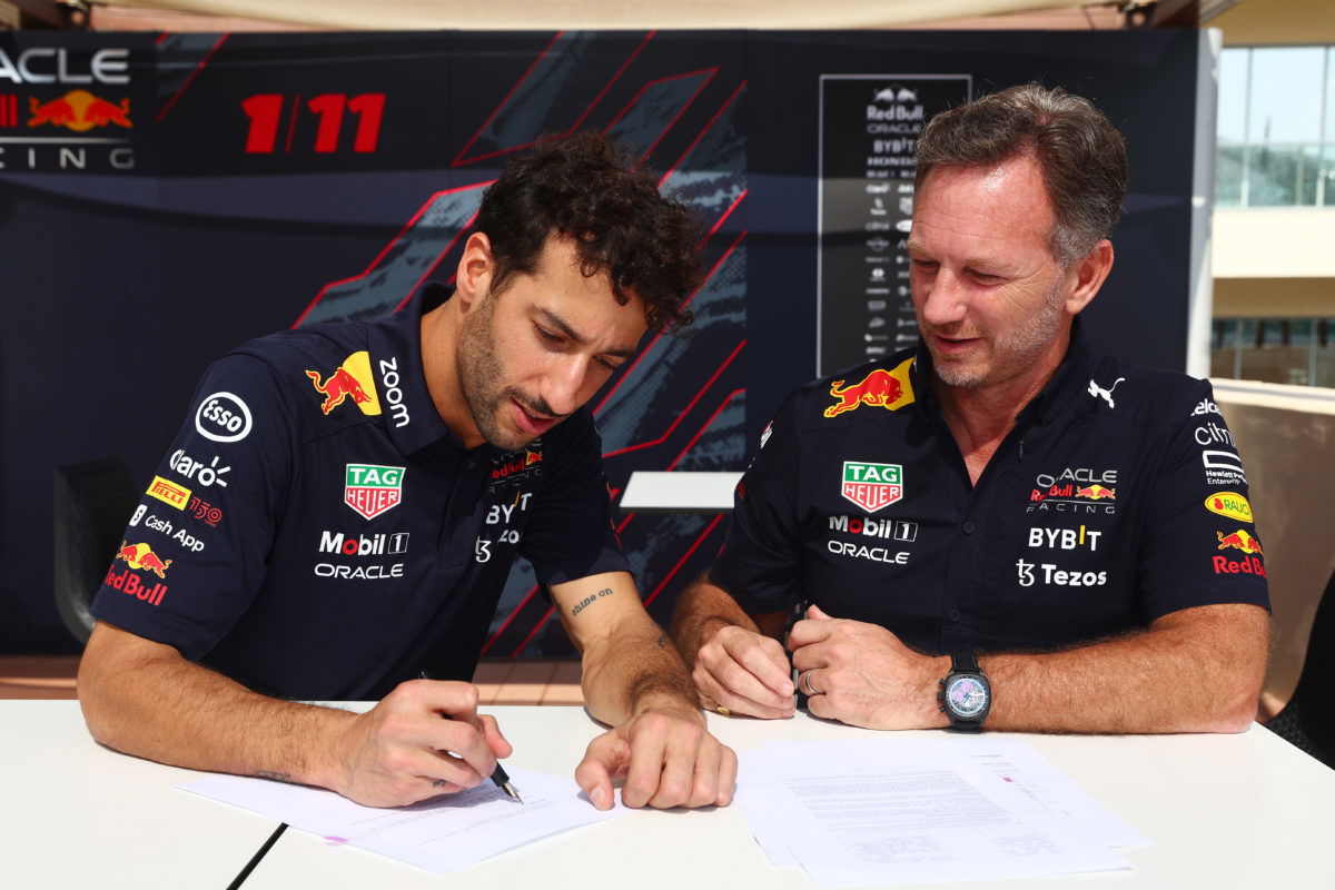 Daniel Ricciardo inks his new Red Bull deal with Christian Horner