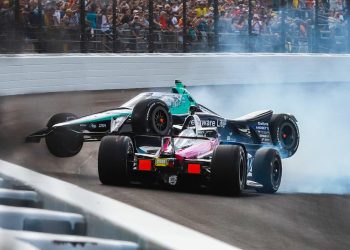 Marcus Ericsson crashes into Tom Blomqvist. Image: Penske Entertainment