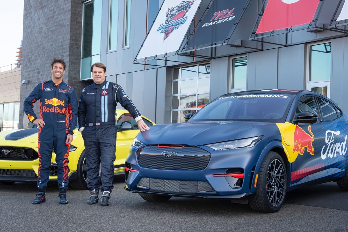 Ricciardo helping Ford learn F1