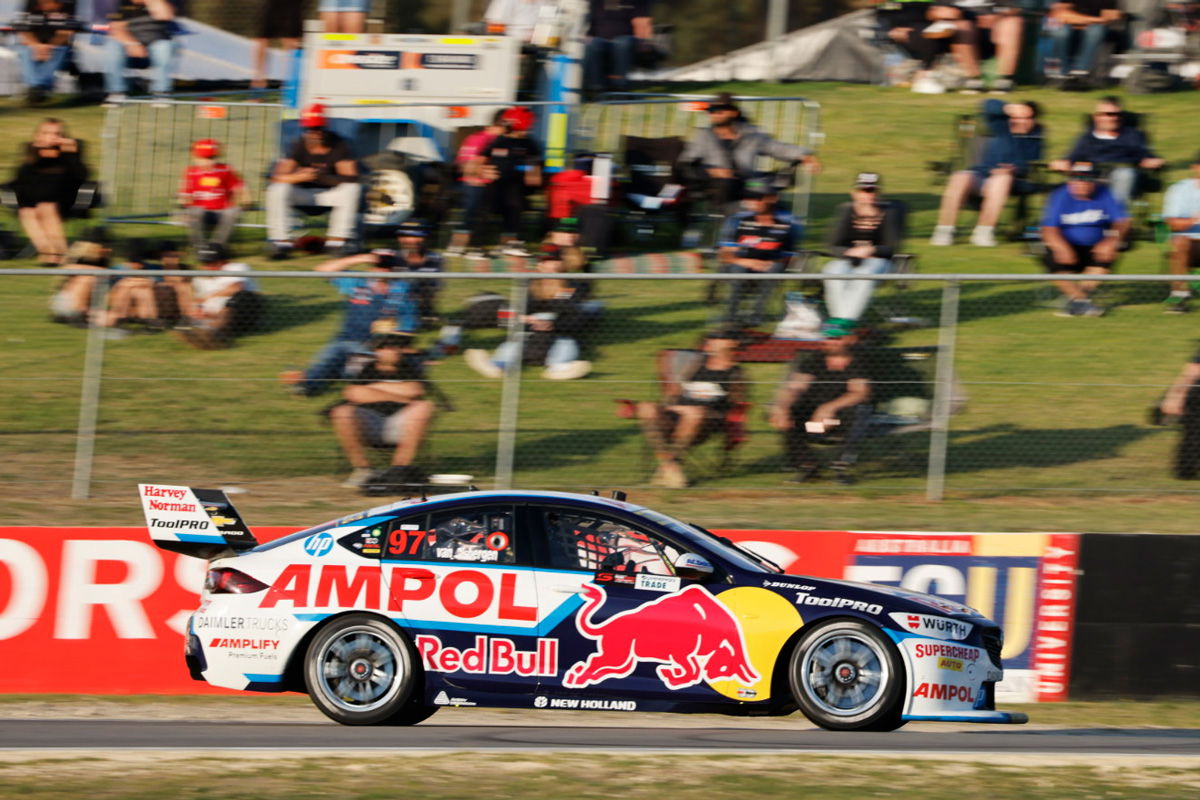 Van Gisbergen wins, Courtney second in Perth SuperNight finale