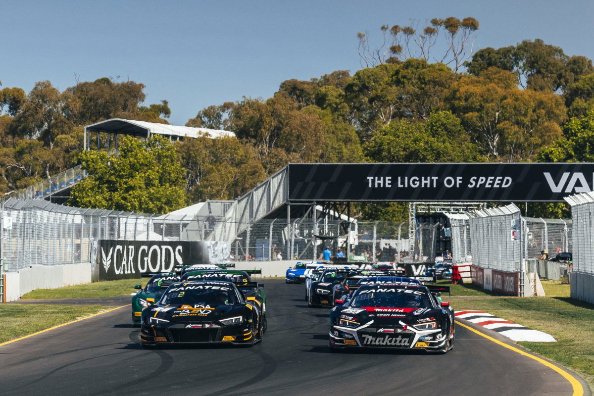 Van der Linde/Bates lose Adelaide GTWC race win