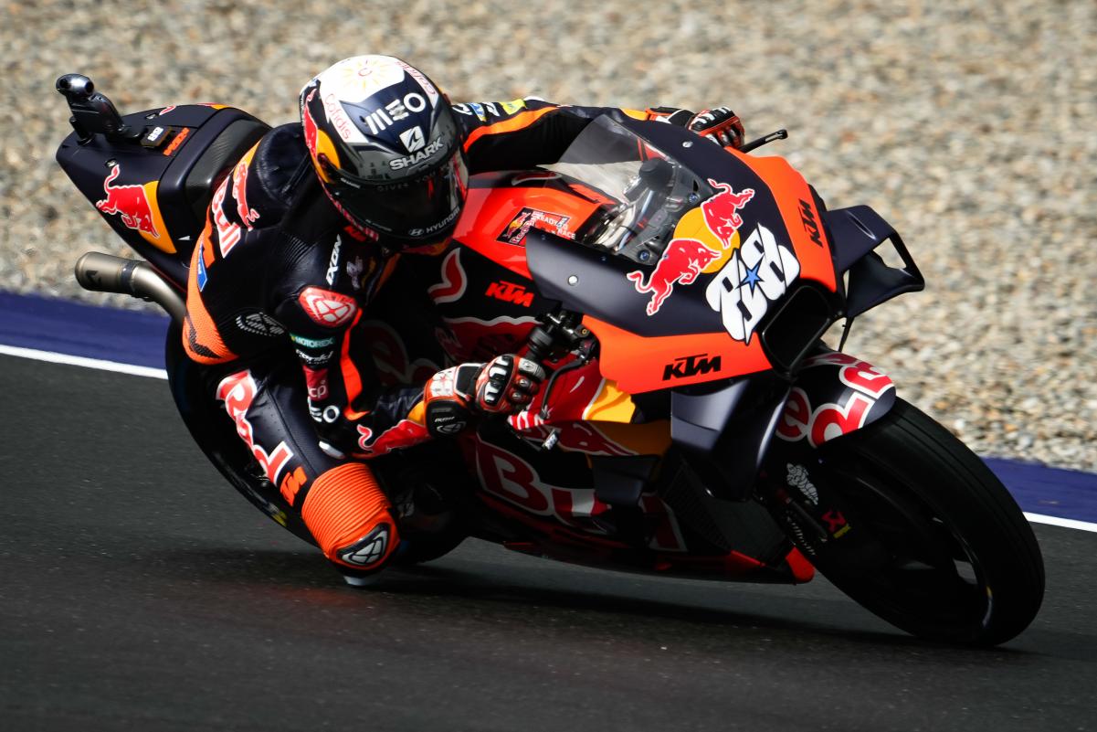 Oliveira emerges as shock threat to Gardner’s MotoGP seat