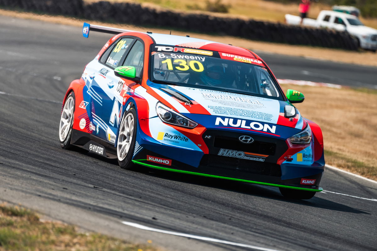 Sweeny seals TCR Australia finale at Race Tasmania