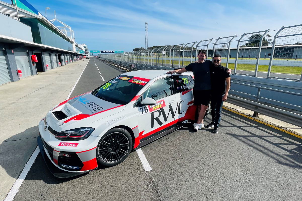 Two Volkswagens for Purple Sector at TCR Bathurst 400