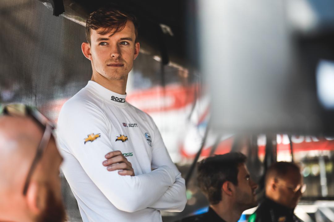 IndyCar rookie Ilott signs new contract with JHR