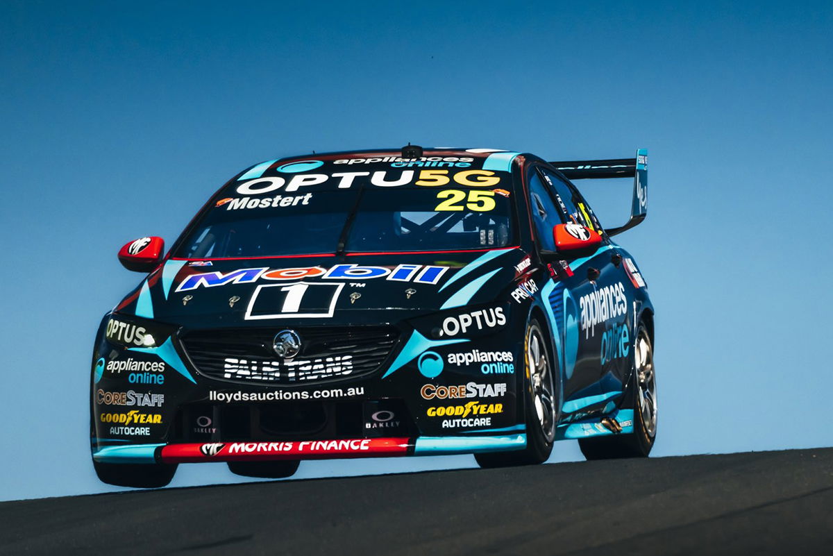 Holdsworth mimicking Mostert’s driving style