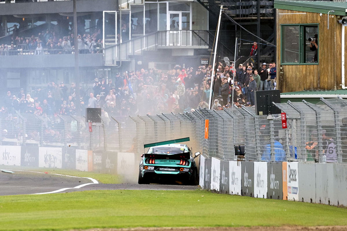 Courtney explains four-wide Pukekohe crash