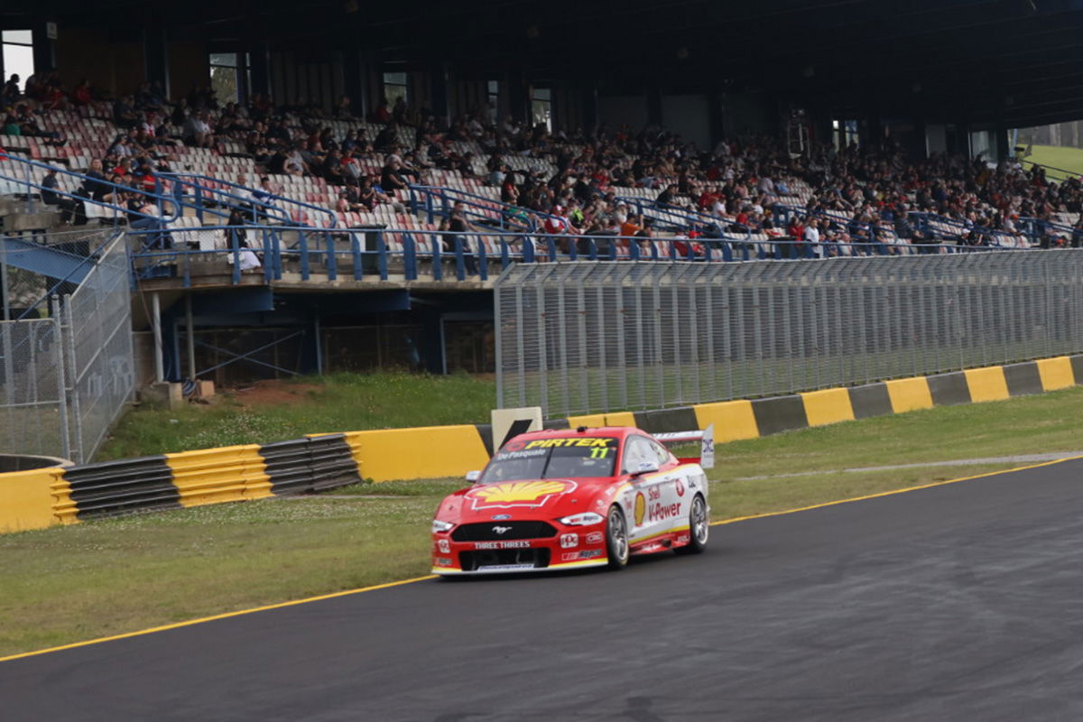 De Pasquale beats Whincup to Race 29 pole at SMP