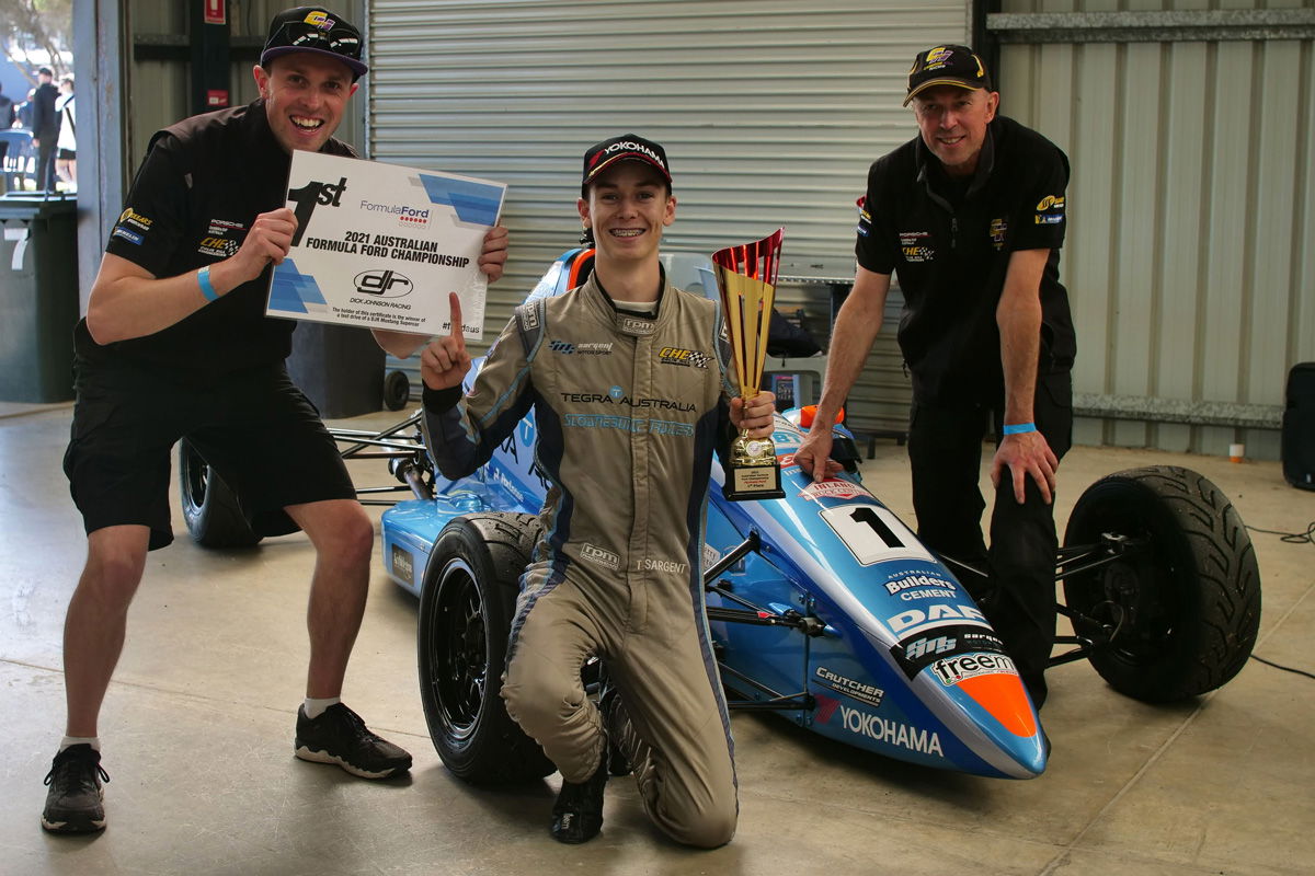 Sargent sweeps Formula Ford finale