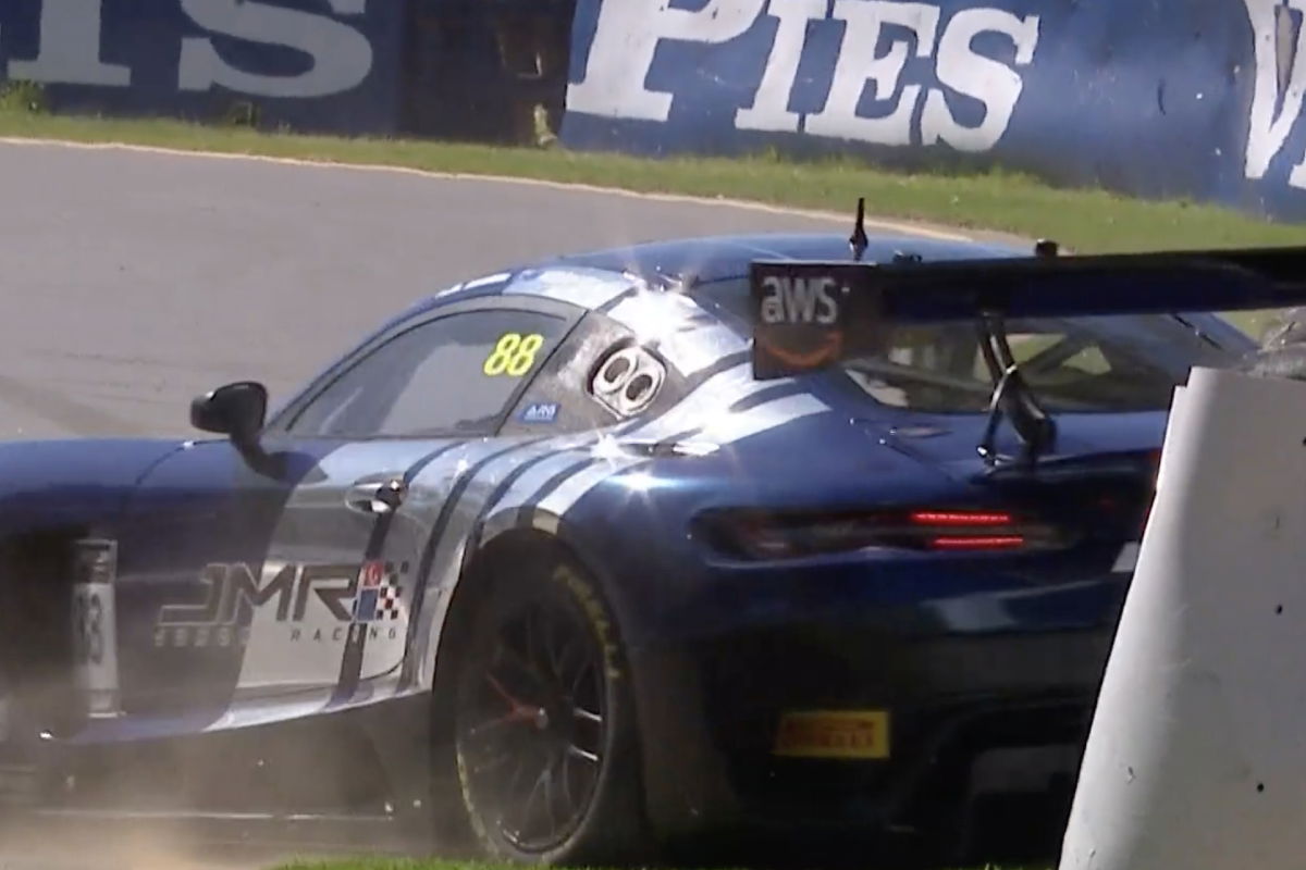 Whincup, Ibrahim crash both Triple Eight cars in GTWC Australia qualifying
