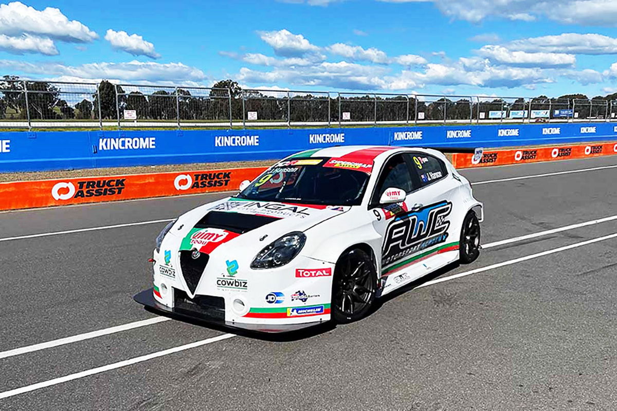 Hanson completes test with new TCR team