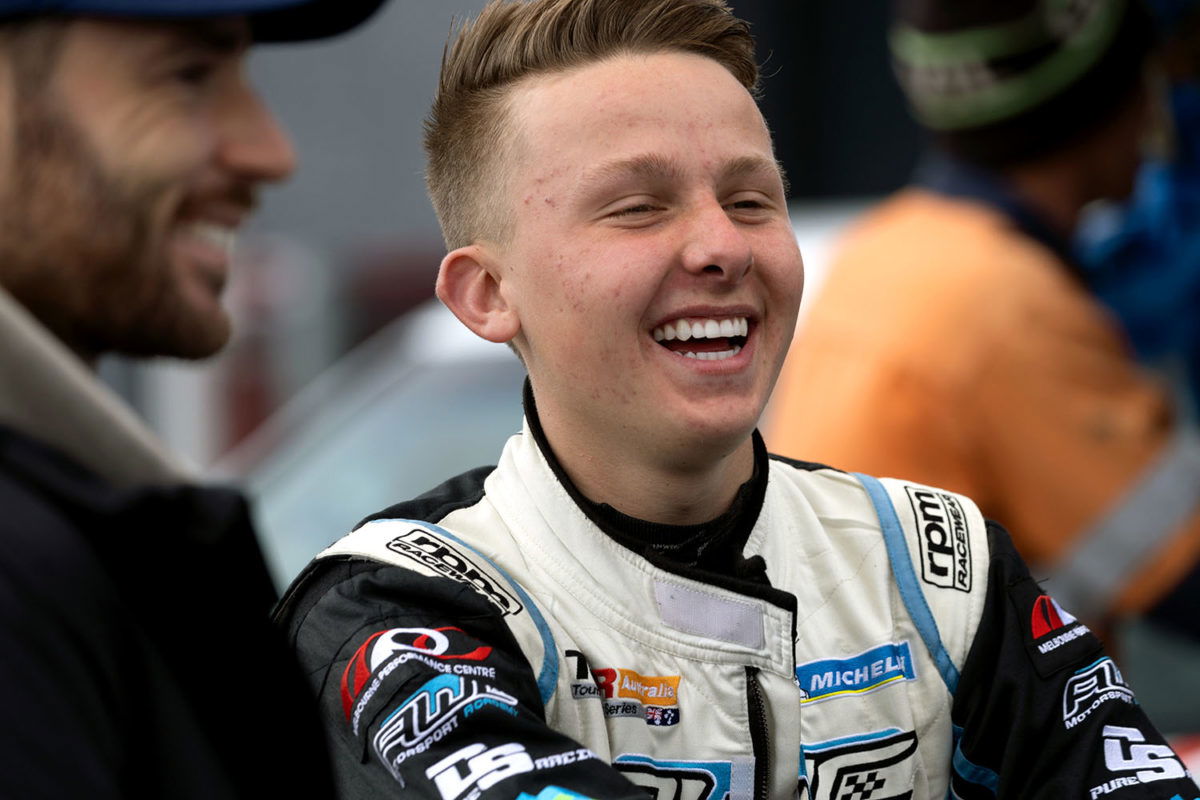 Hanson claims TCR pole at wet Sandown