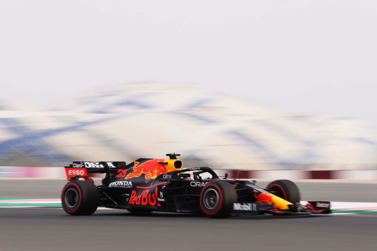 Verstappen comfortably clear in Qatar