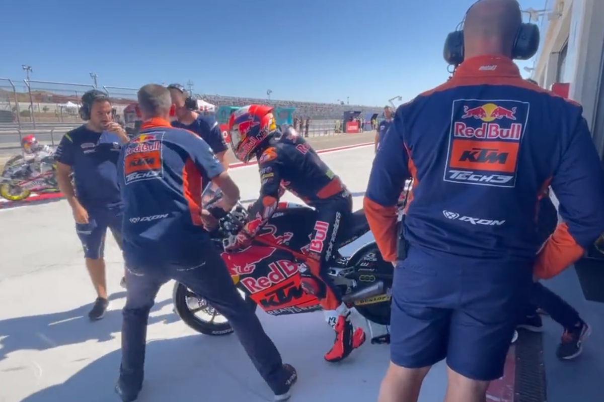 Moto3 crew members banned over pit lane blocking incident