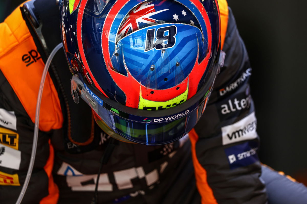 Helmet tweak for Piastri in Melbourne