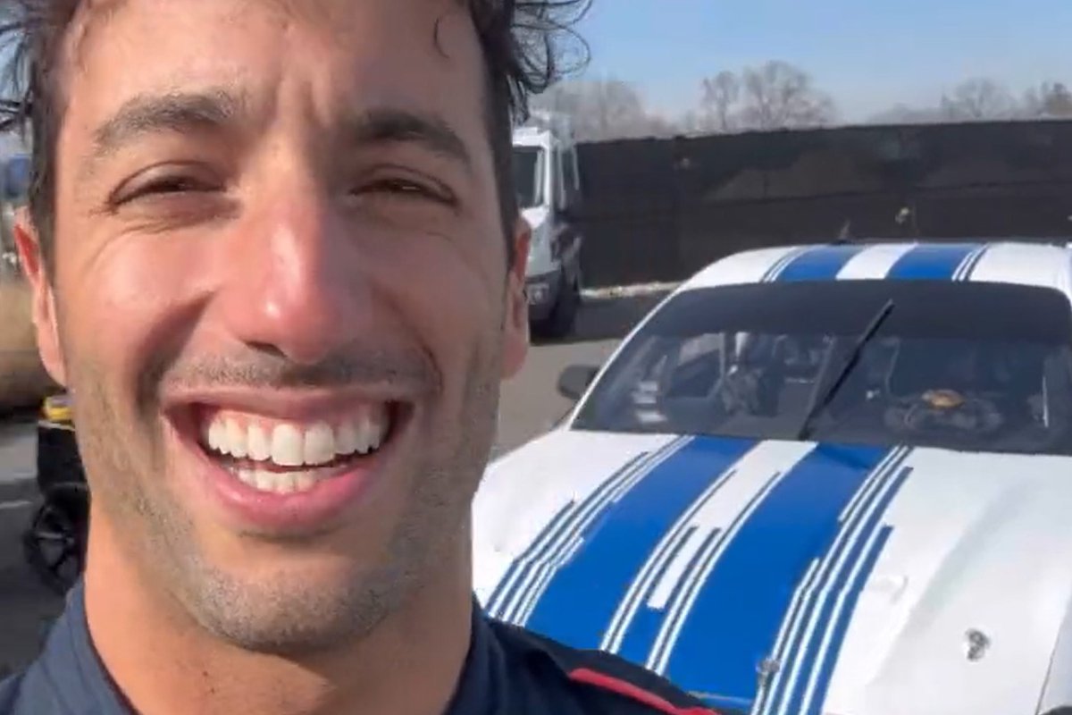 Ricciardo drives Ford Mustang Supercar