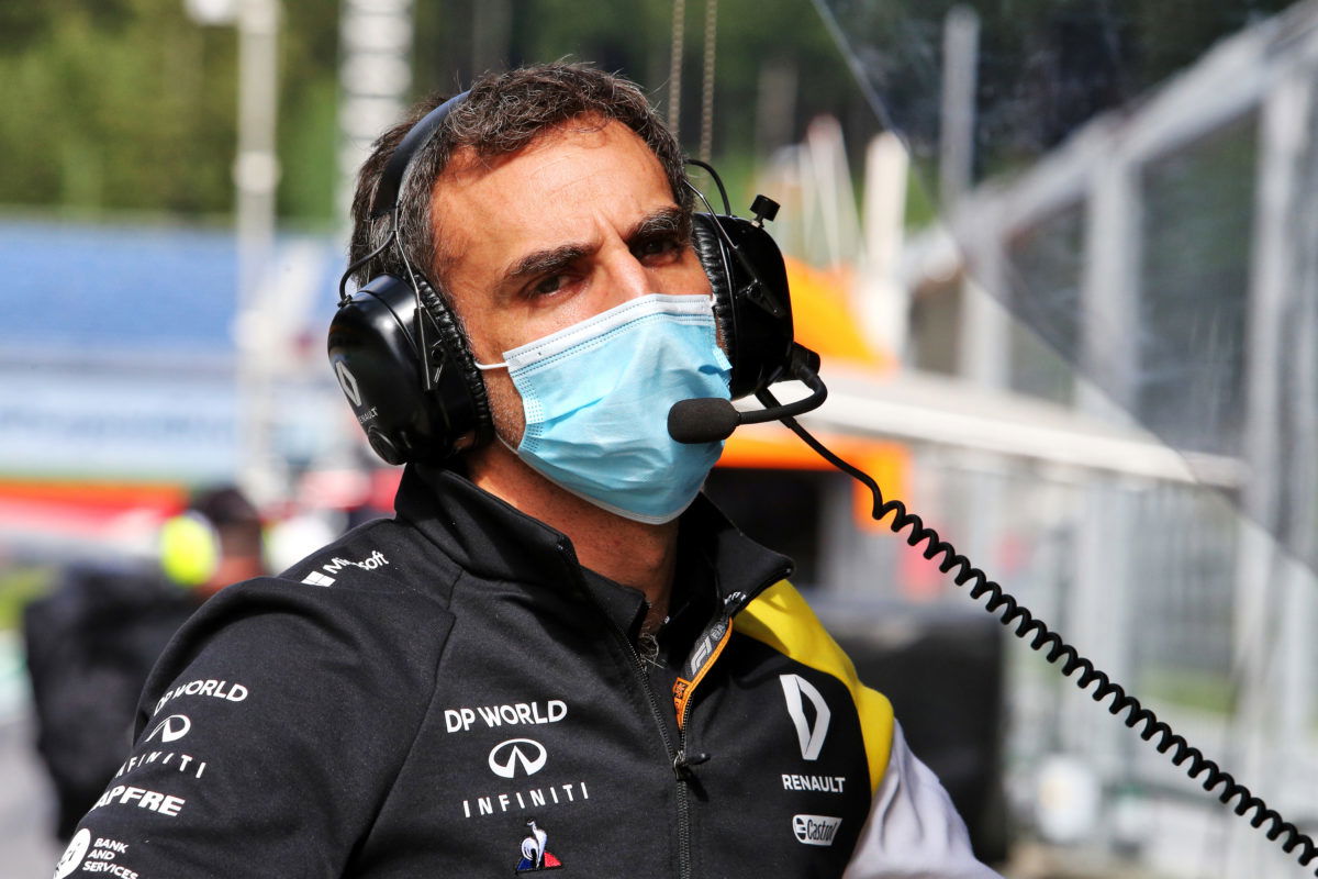 Abiteboul rejects rumour that Alonso will replace Ricciardo this year