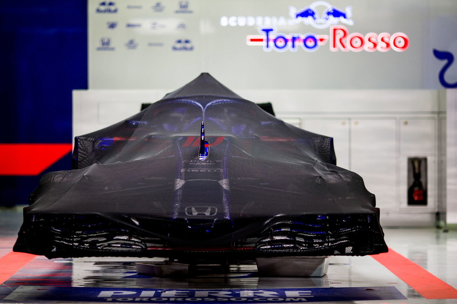 Scuderia Toro Rosso has announced its 2019 launch date