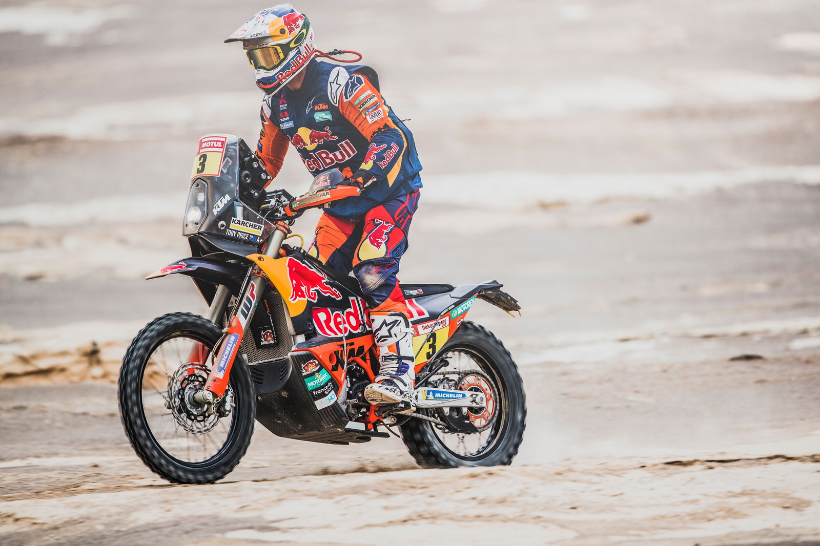 Price takes narrow lead with two stages to go