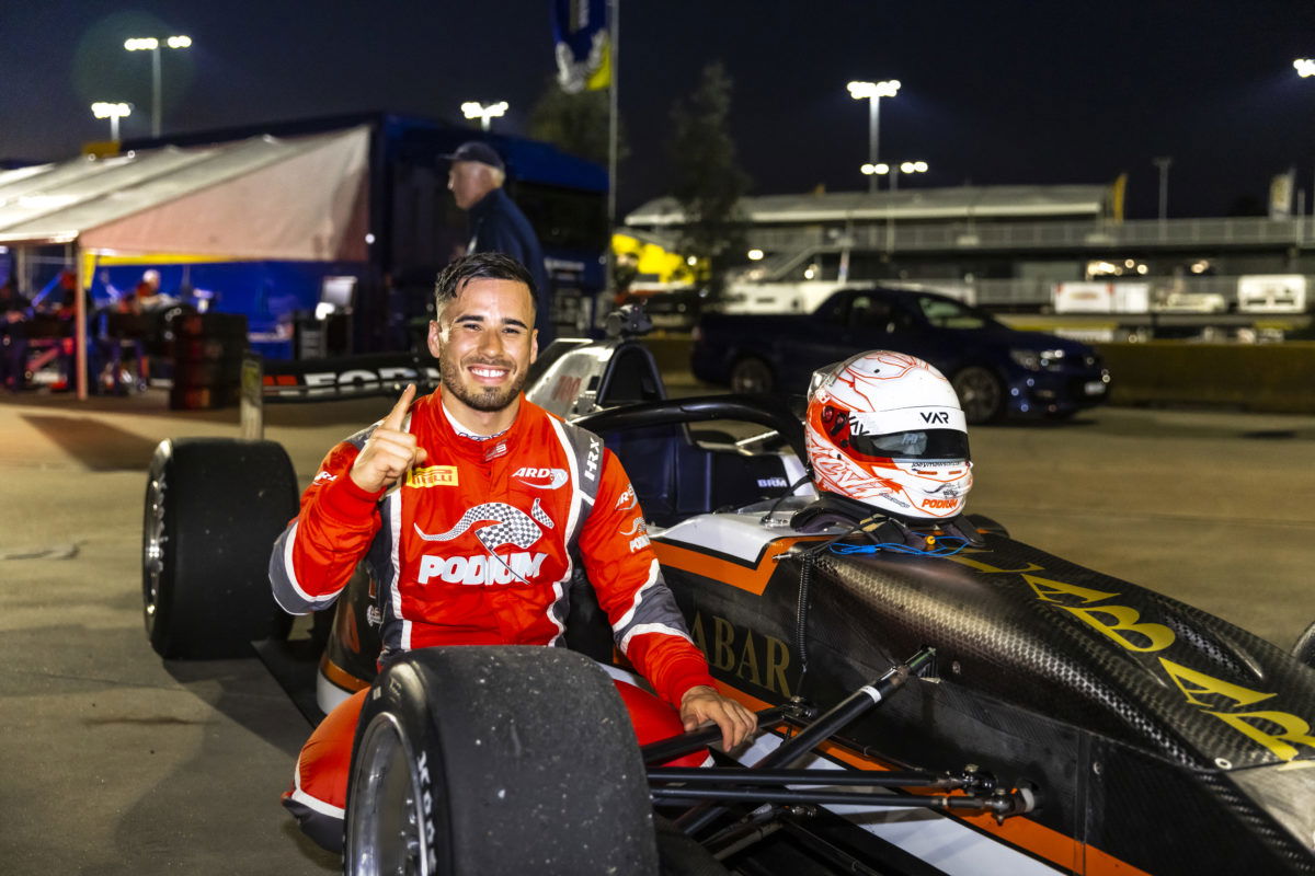 Mawson extends S5000 championship lead with SMP pole