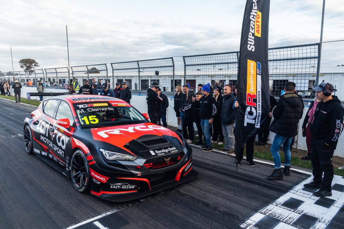 Official Cupra support for Clemente TCR campaign