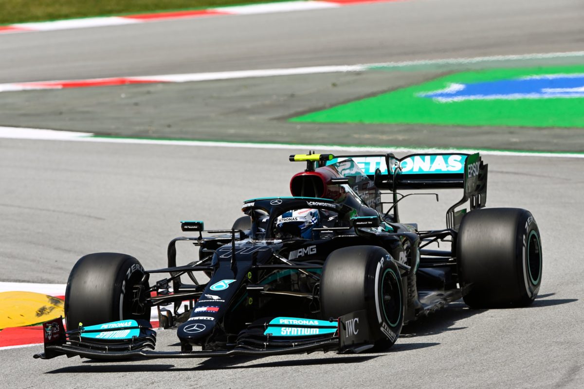 Bottas beats Verstappen in opening practice