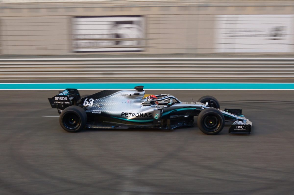 Russell tests larger 2021-spec F1 wheels
