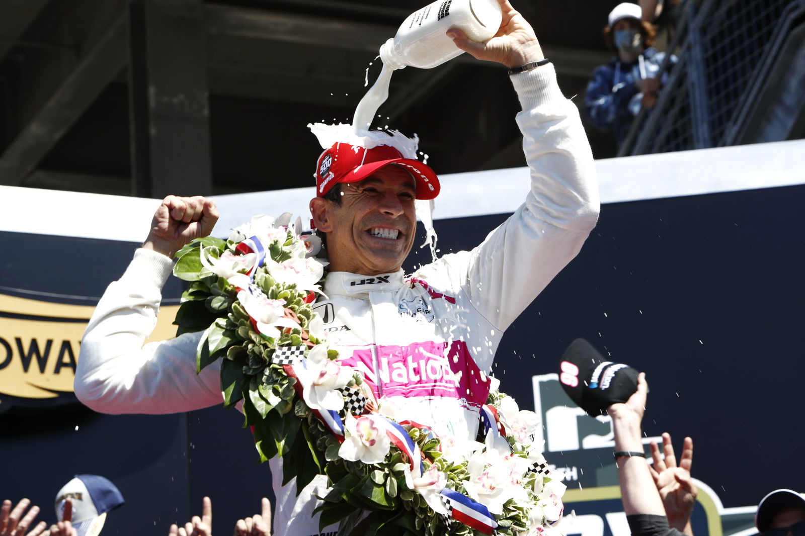 Castroneves to make shock full-time IndyCar return