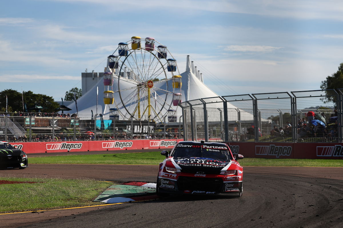 Brown wins dramatic Supercars Race 16 at Townsville 500