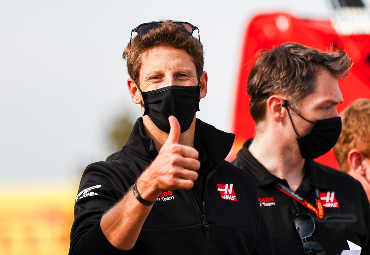 Grosjean shows off dressing-free hands