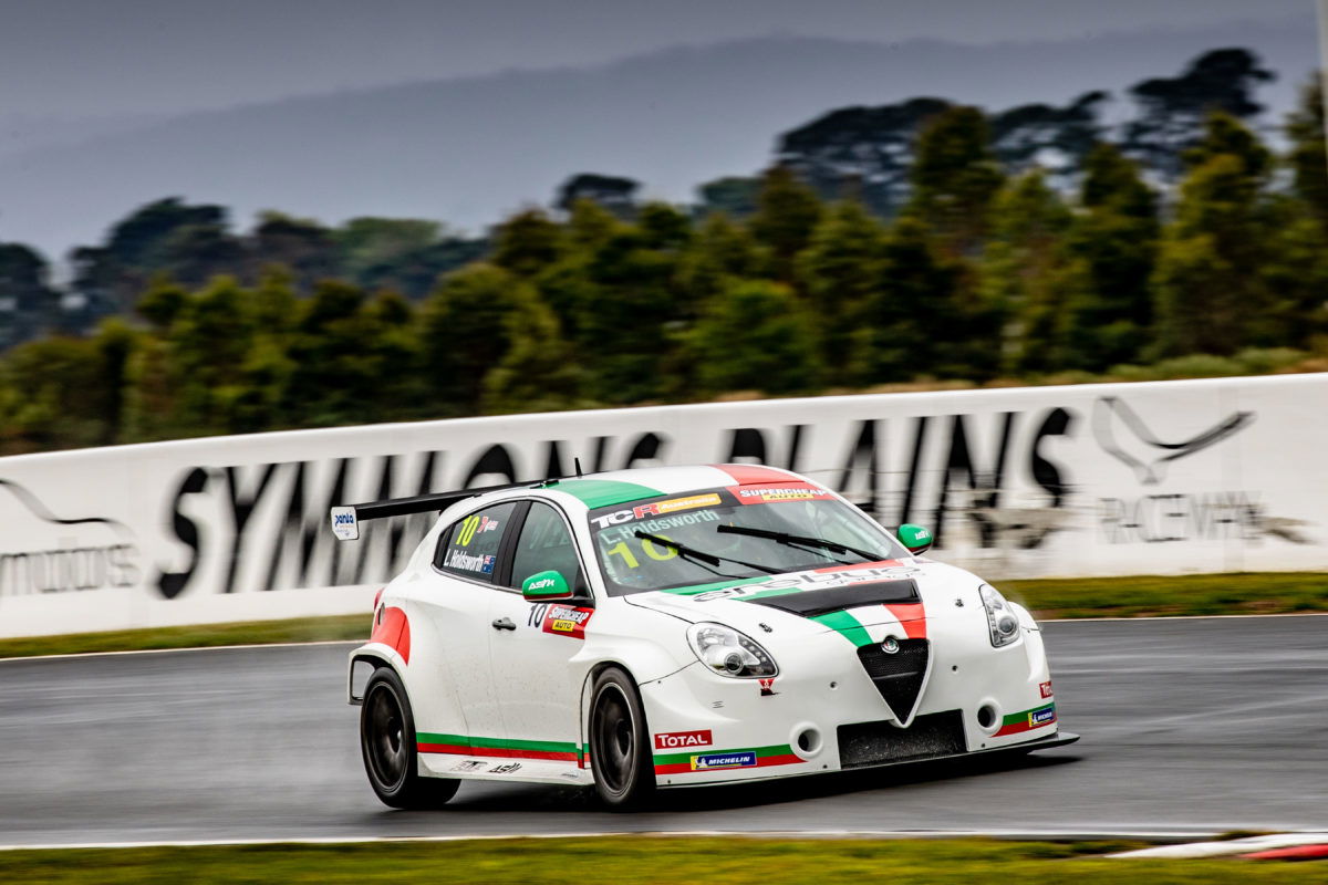 Holdsworth cuts first TCR laps at Symmons Plains
