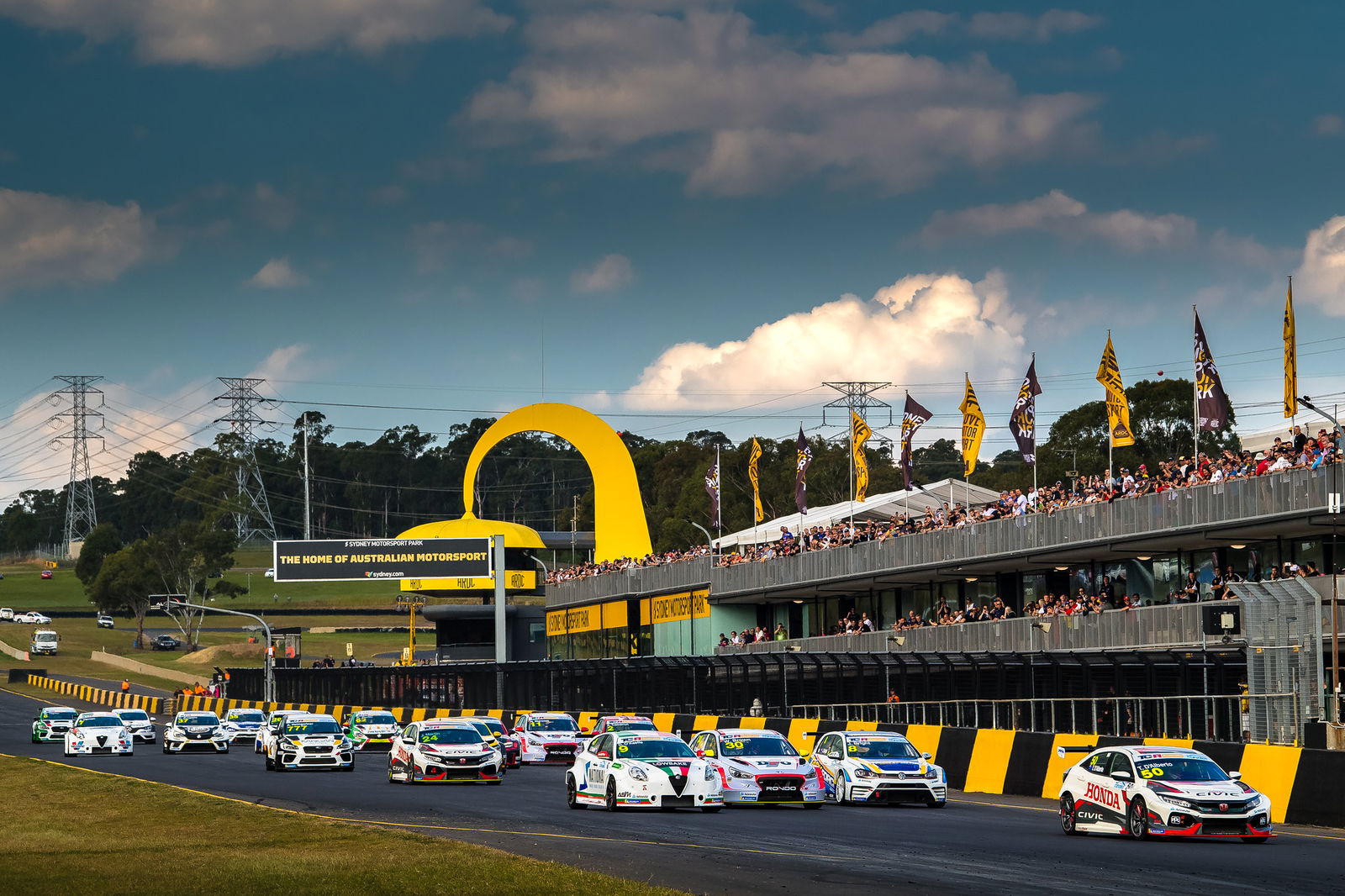 TCR Australia welcomed a 17 car grid for its opening round at Sydney Motorsport Park pic: TCR Australia/Daniel Kalisz