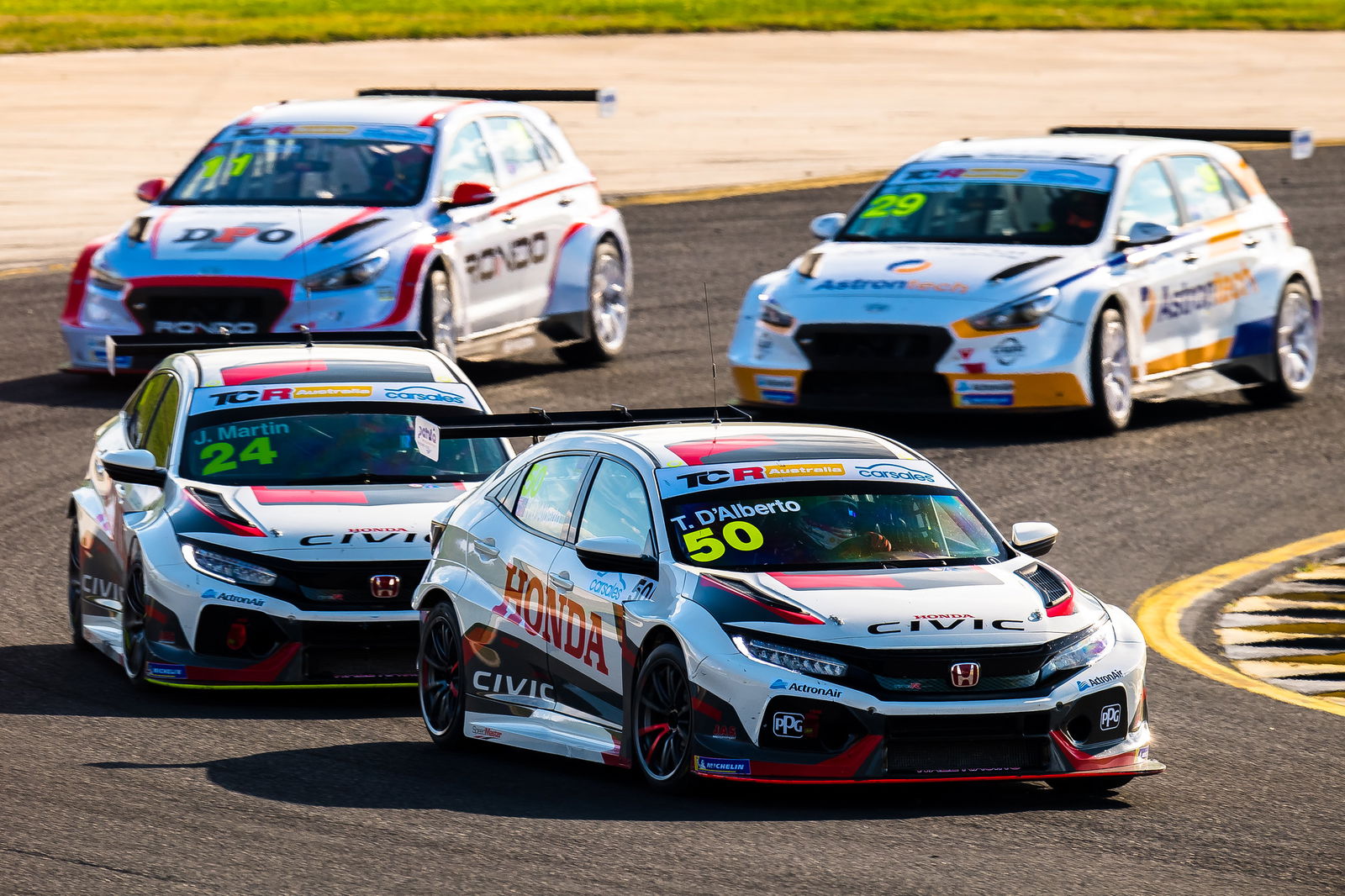 Wall Racing has purchased two more Honda Civic Type R TCR cars to join its two-car team pic: TCR Australia/Daniel Kalisz