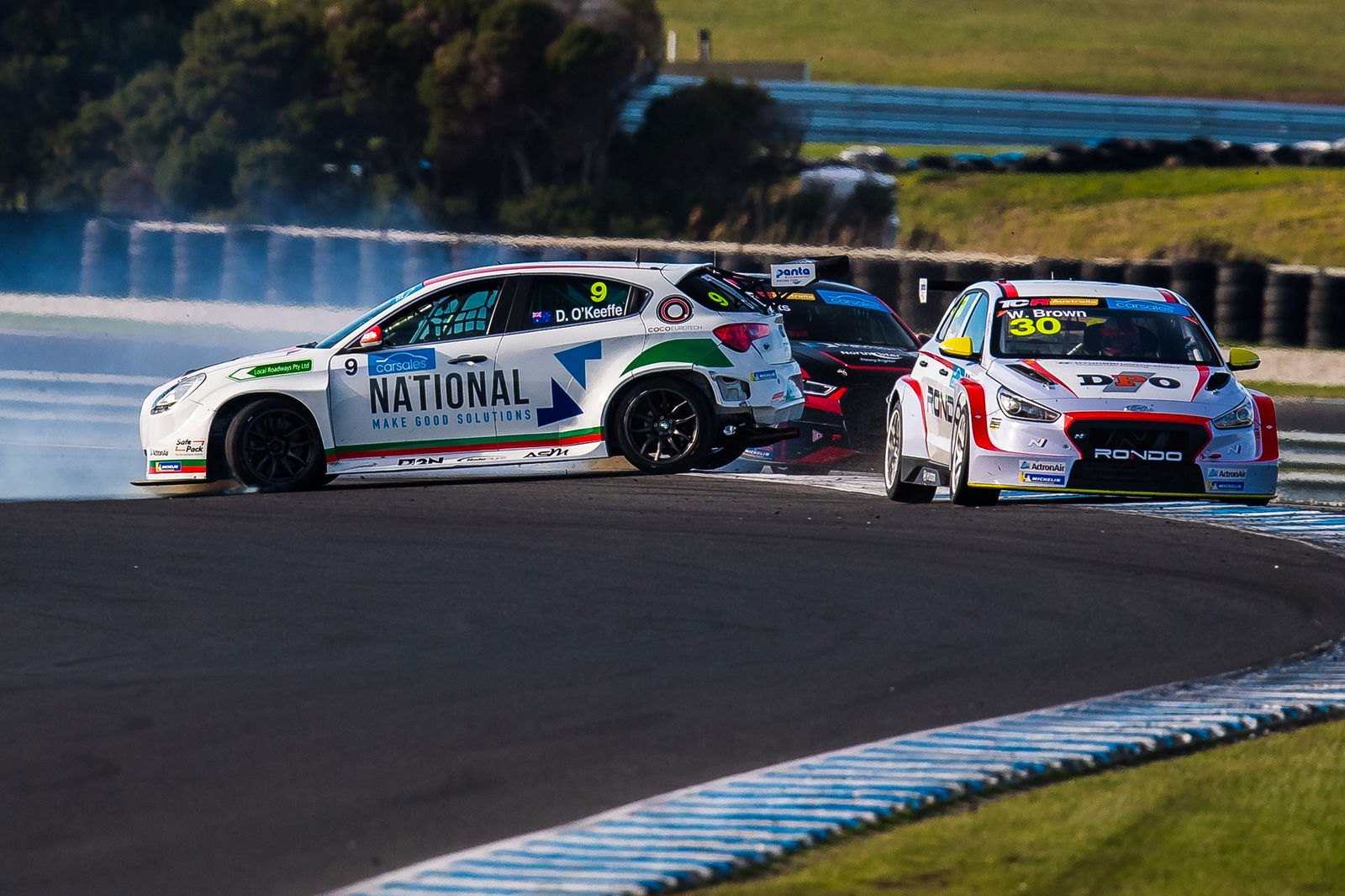 VIDEO: TCR Australia Phillip Island carnage