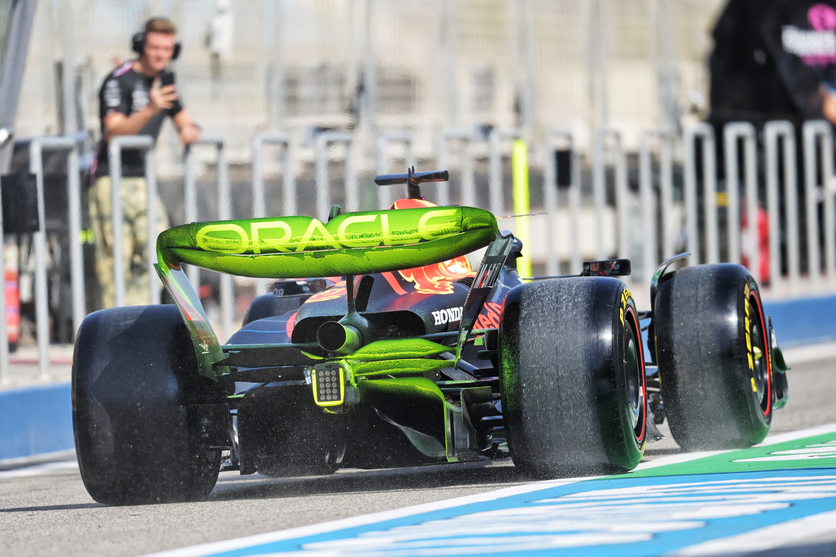 Oscar Piastri on track at pre-season testing in Bahrain||||||||||||||