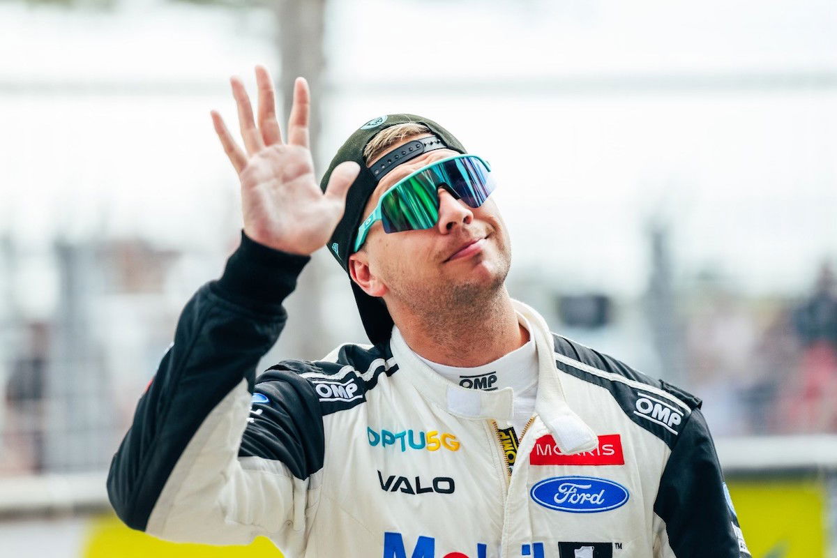 Mostert signs long-term WAU contract