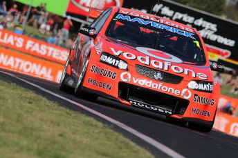 Whincup holds out Reynolds in Bathurst thriller