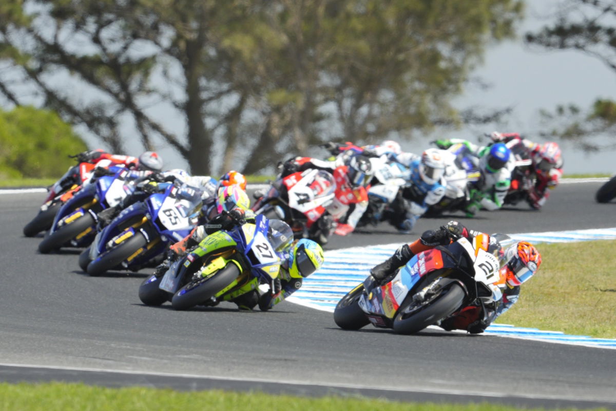 Waters and Herfoss equal for Superbike final round