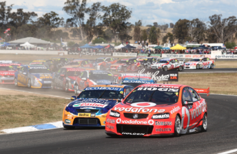 Lowndes wins Race 28 as Whincup secures fourth title