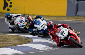 Stauffer wins race while Maxwell takes round