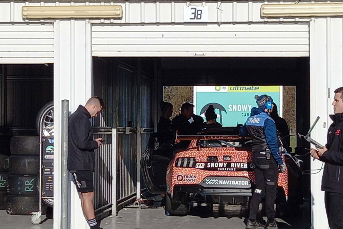 Ford Mustang Supercars engine work continues today at Winton; note that Craig Hasted is on the laptop which is plugged into the #5 Tickford Racing entry. Image: Daniel Herrero