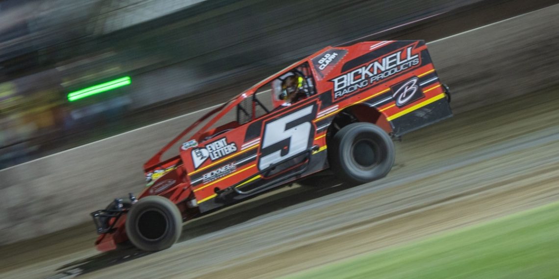 David Clark at Lismore in V8 Dirt Mofifieds. Image: Supplied / Daniel Keogh Photography