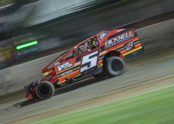 David Clark at Lismore in V8 Dirt Mofifieds. Image: Supplied / Daniel Keogh Photography