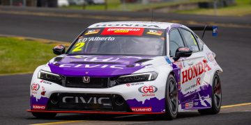 Tony D'Alberto in the #2 Wall Racing Honda Civic Type R.