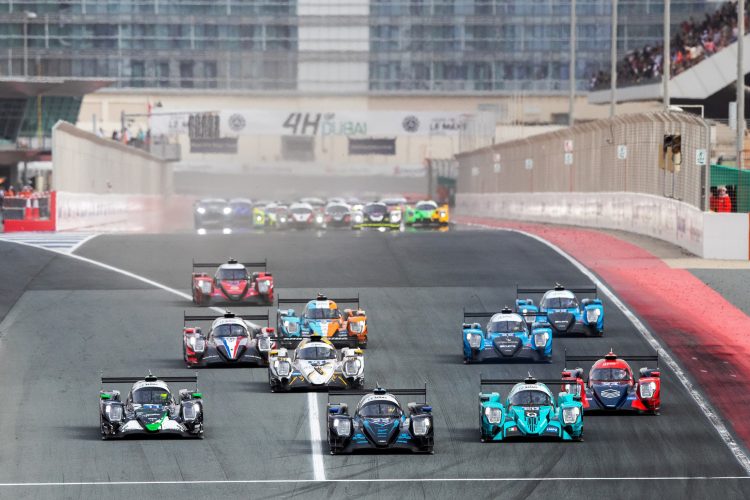 The start of Race 4 of the 2025 Asian Le Mans Series at the Dubai Autodrome.