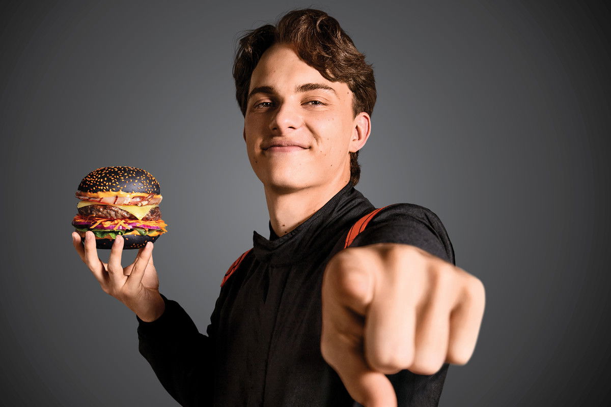 Piastri partners with Aussie burger chain
