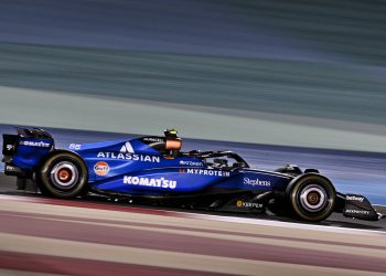 Carlos Sainz has left Williams at the top of the timesheets on the second day of F1 pre-season testing in Bahrain. Image: XPB Images