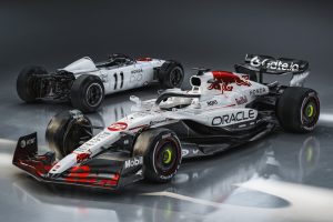 The Red Bull RB21 dressed in a livery inspired by the Honda RA272.