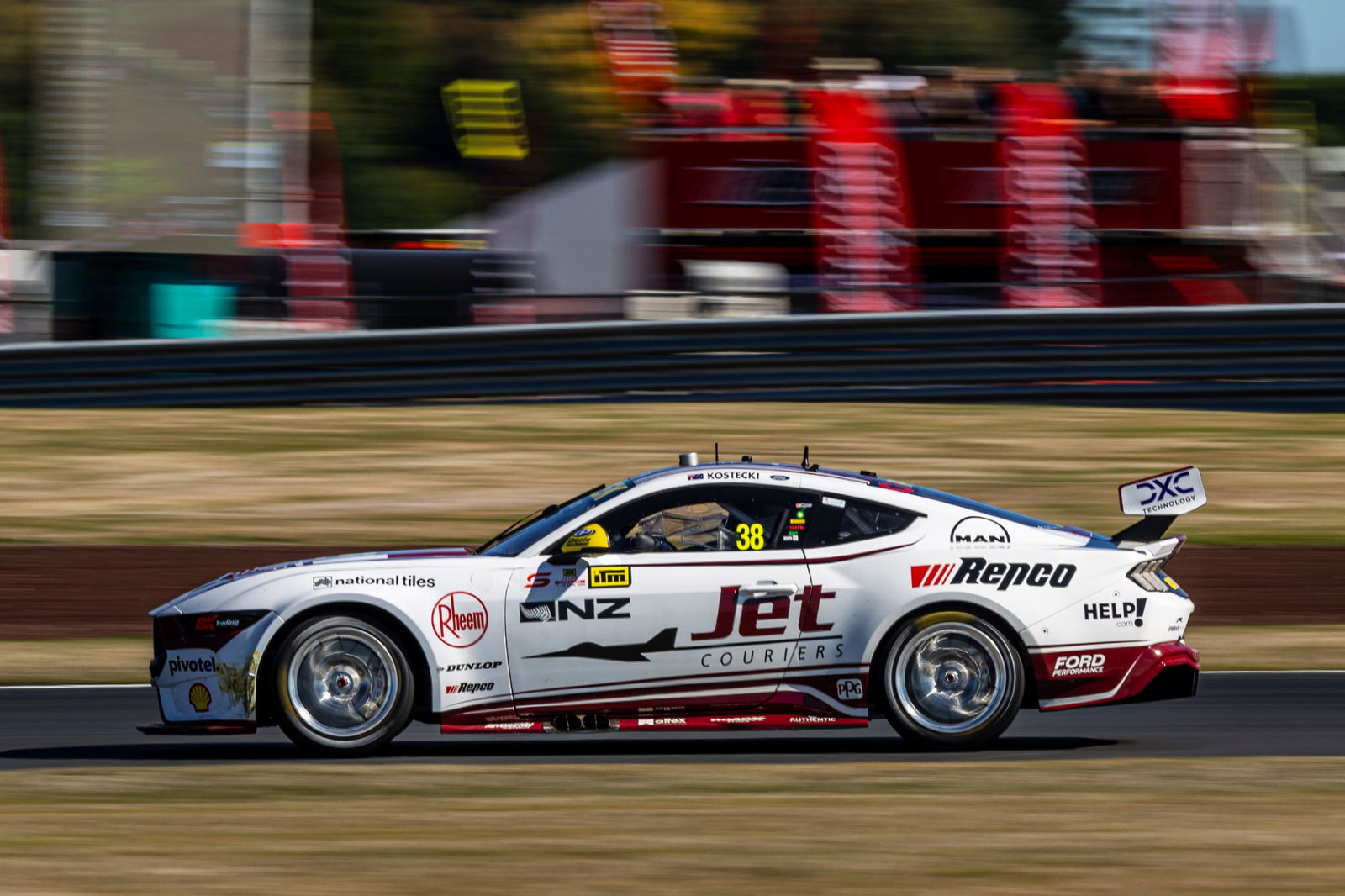 Kostecki claims provisional Taupo pole as title front-runners fumble