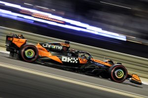 Oscar Piastri has taken his second career F1 pole position after proving fastest in Qualifying for the Bahrain Grand Prix. Image: XPB Images.